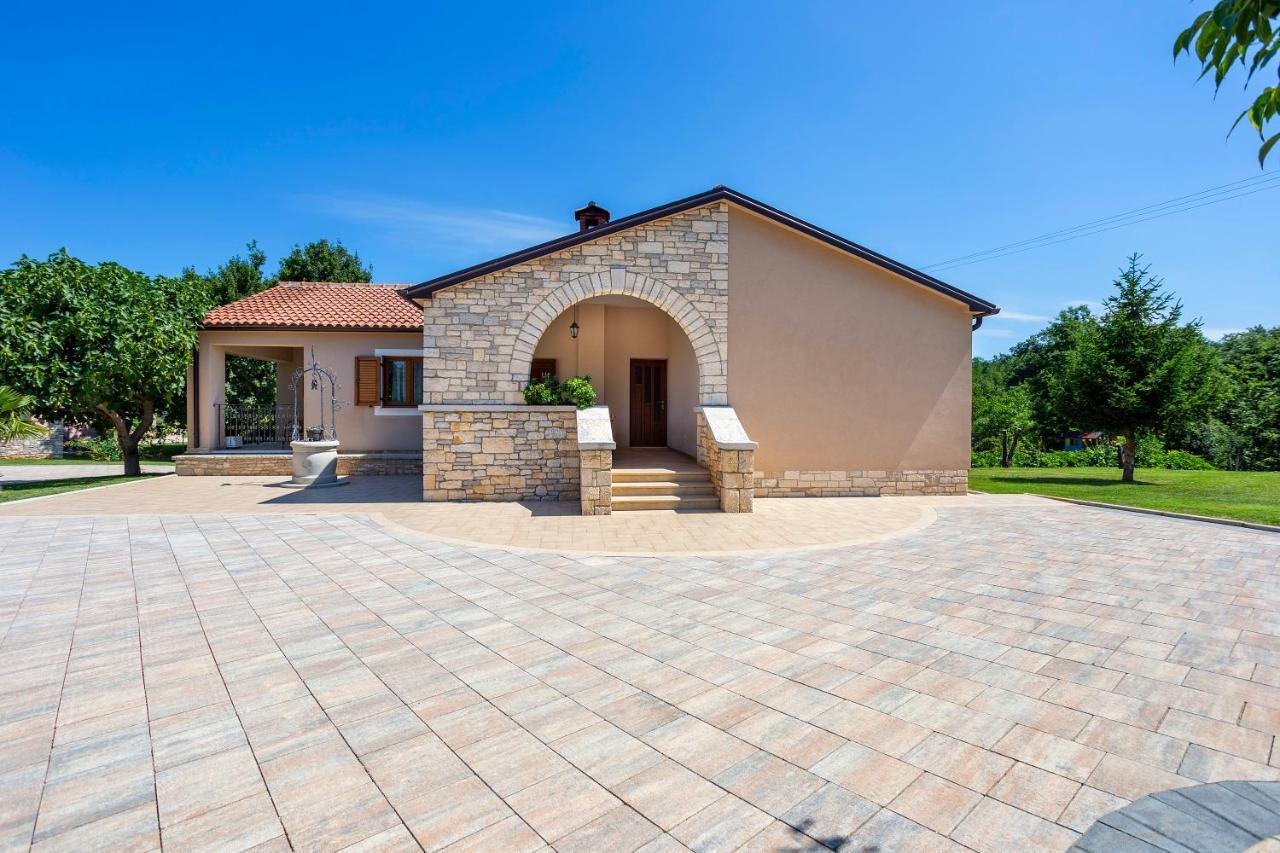 Villa Krizanci Žminj Eksteriør billede