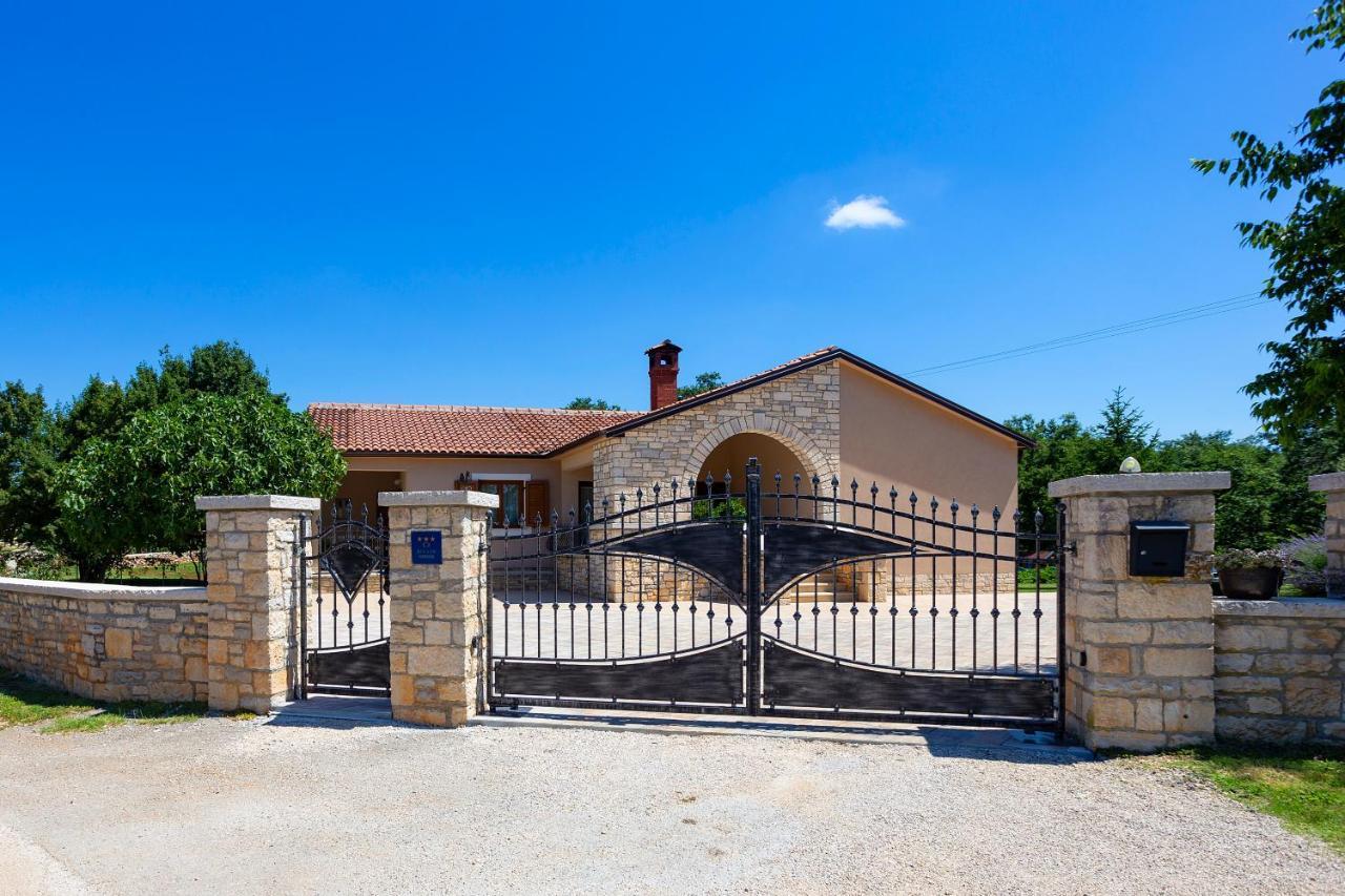 Villa Krizanci Žminj Eksteriør billede