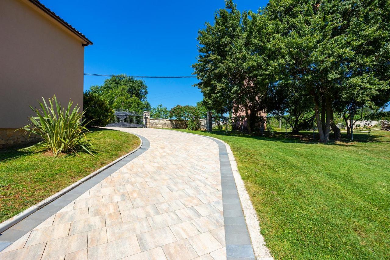 Villa Krizanci Žminj Eksteriør billede